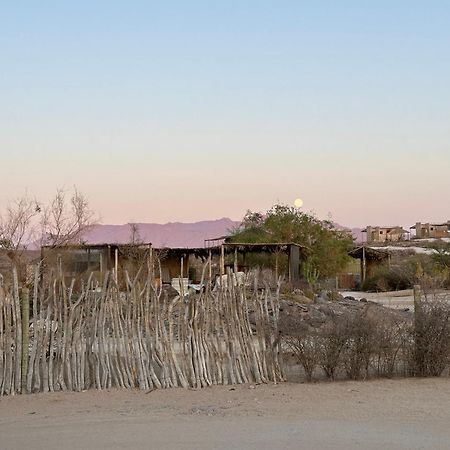 Daureb Isib Campsite And B&B Uis Екстериор снимка