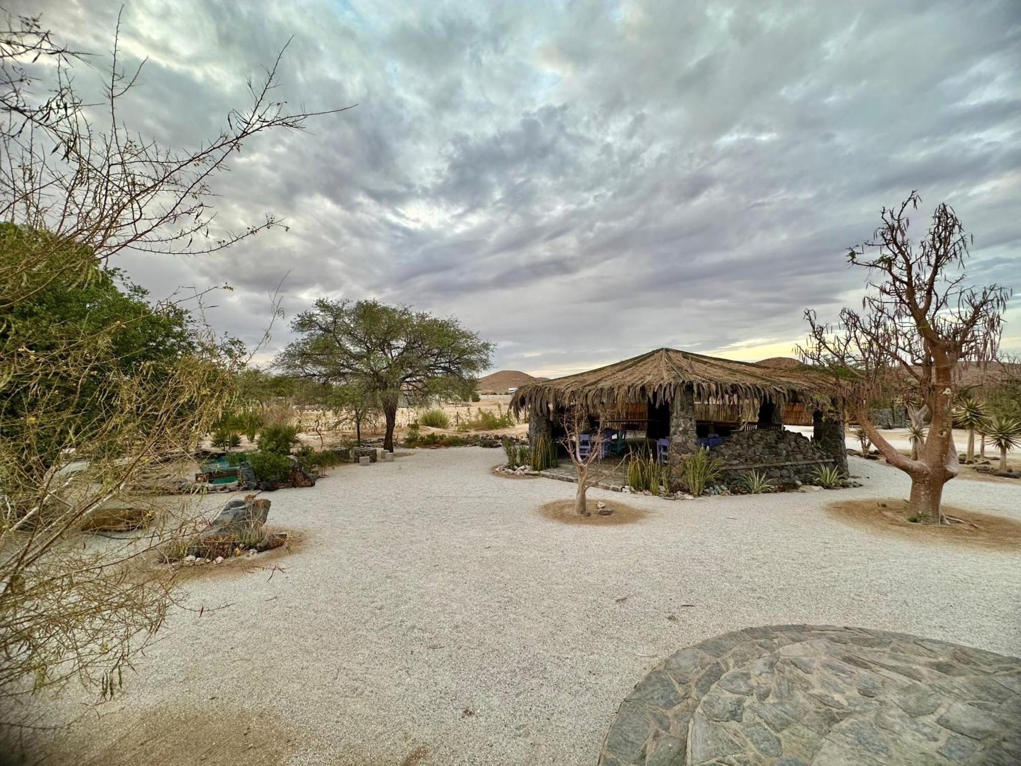 Daureb Isib Campsite And B&B Uis Екстериор снимка