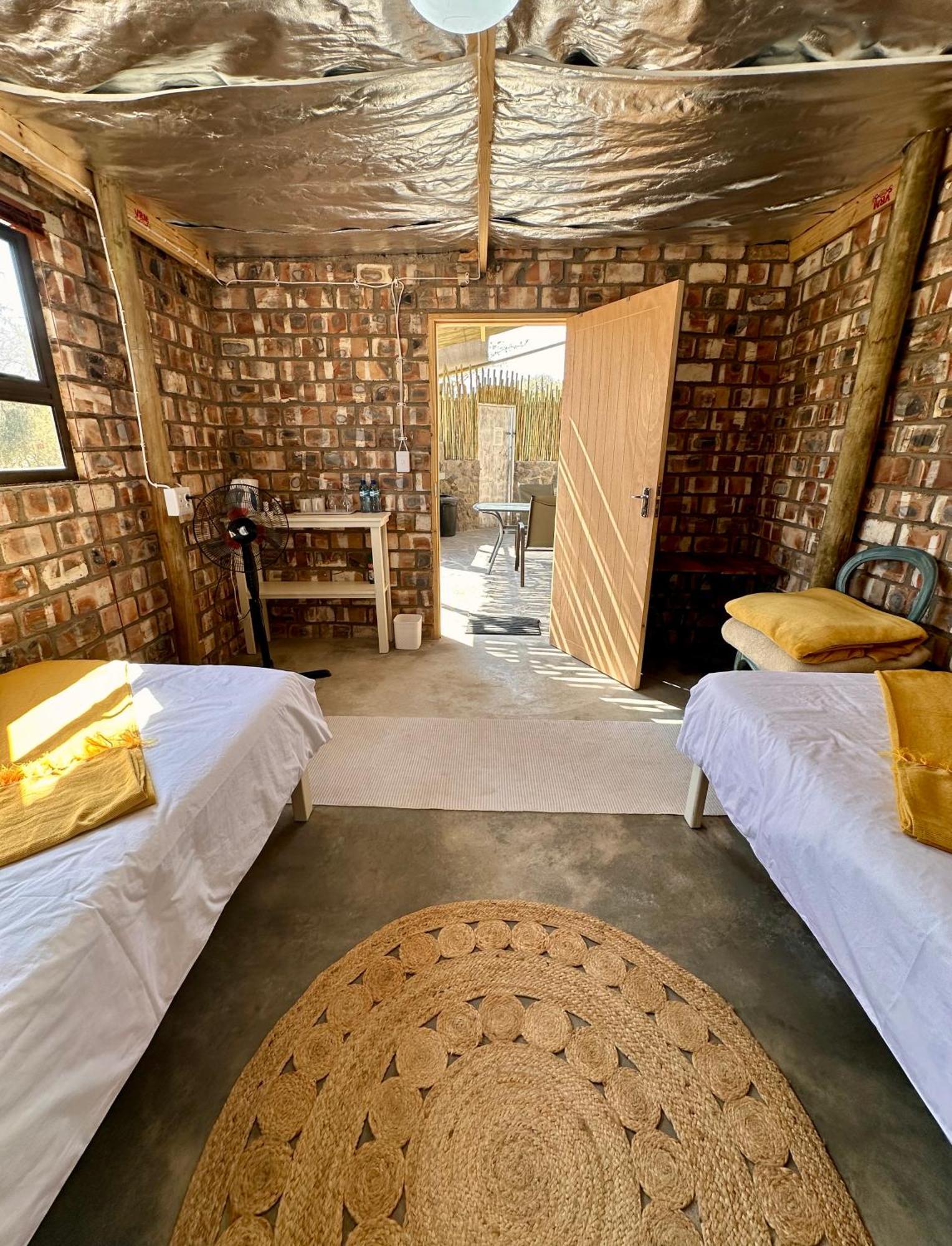 Daureb Isib Campsite And B&B Uis Екстериор снимка
