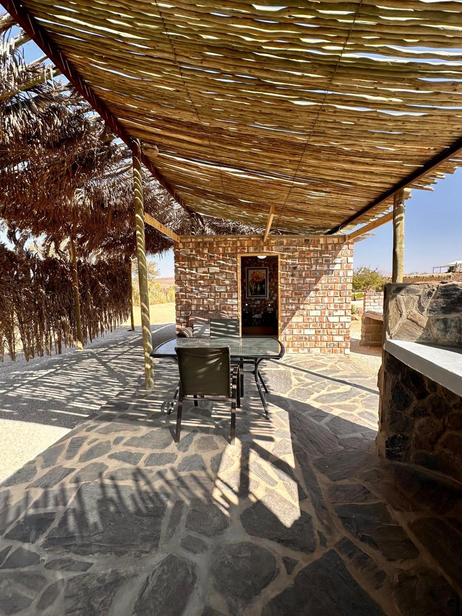 Daureb Isib Campsite And B&B Uis Екстериор снимка