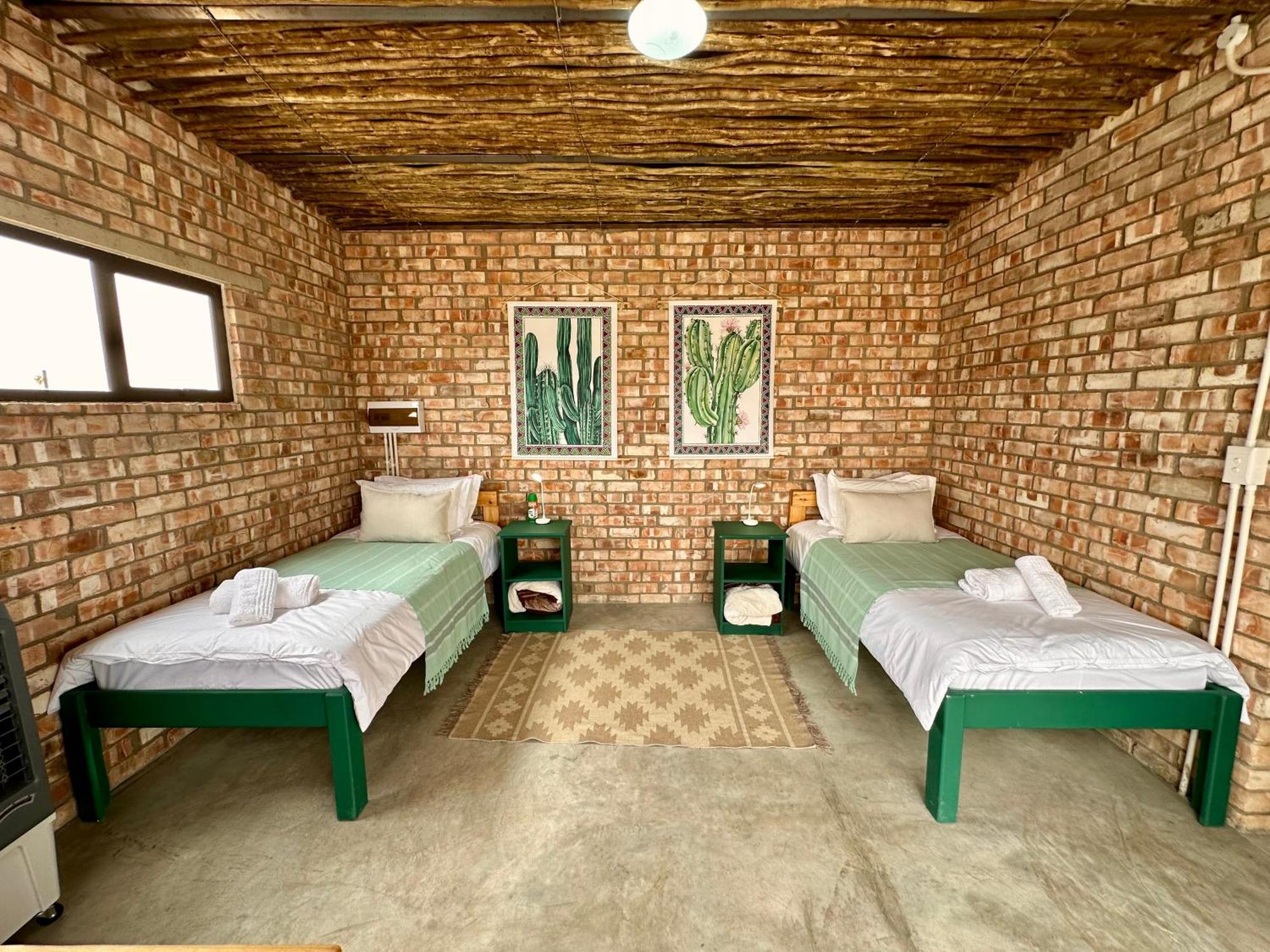 Daureb Isib Campsite And B&B Uis Екстериор снимка