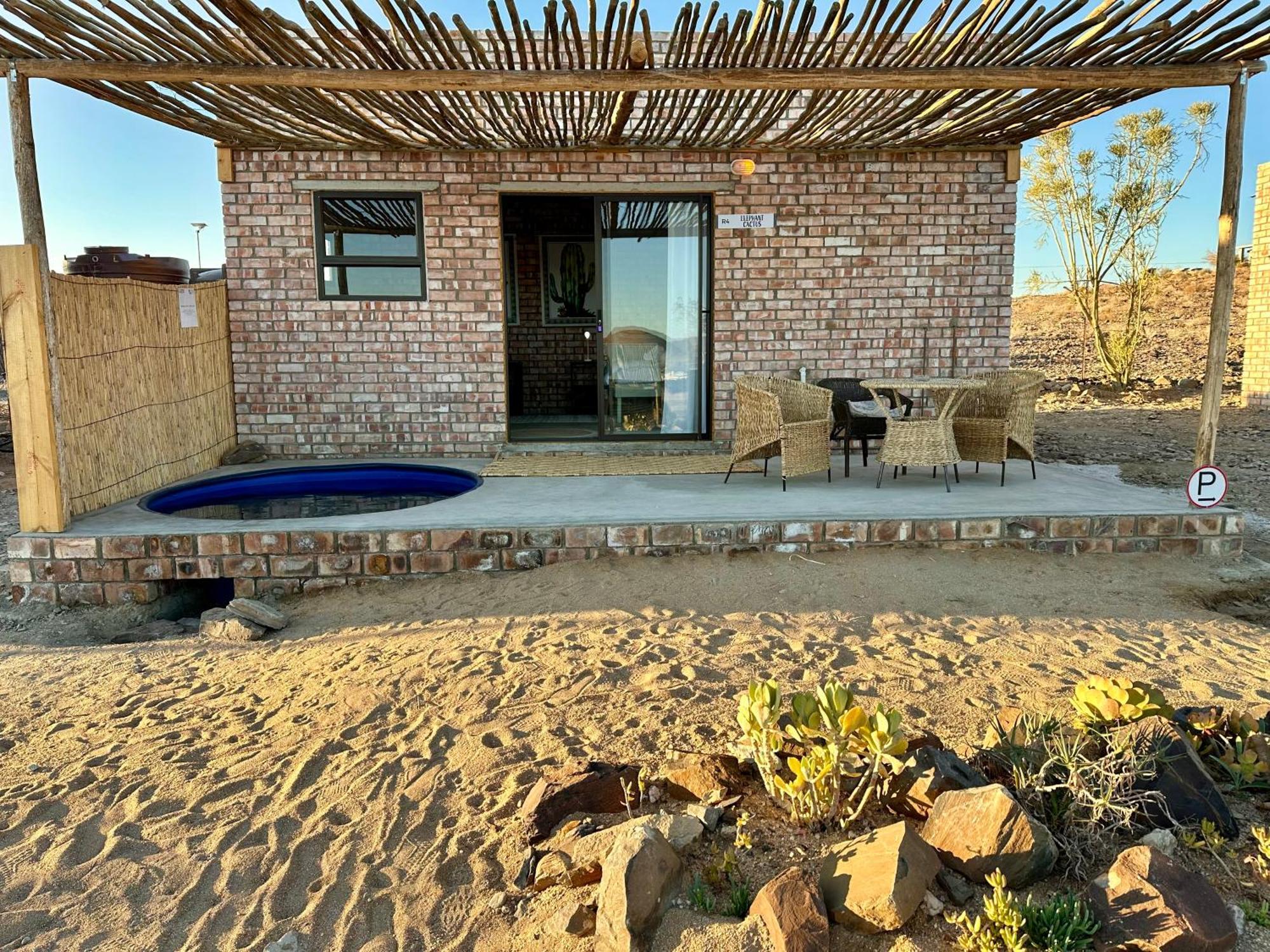 Daureb Isib Campsite And B&B Uis Екстериор снимка