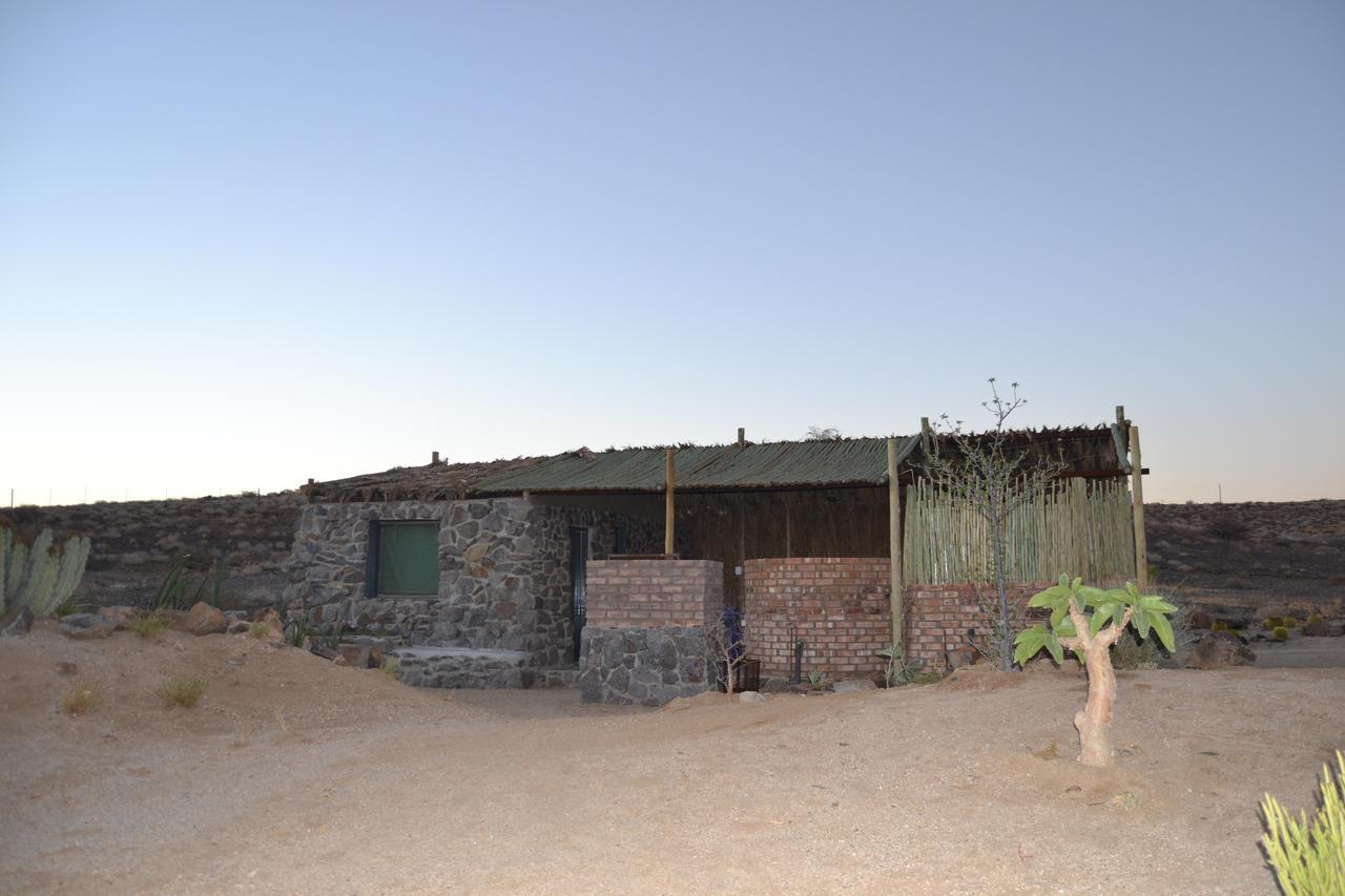 Daureb Isib Campsite And B&B Uis Екстериор снимка